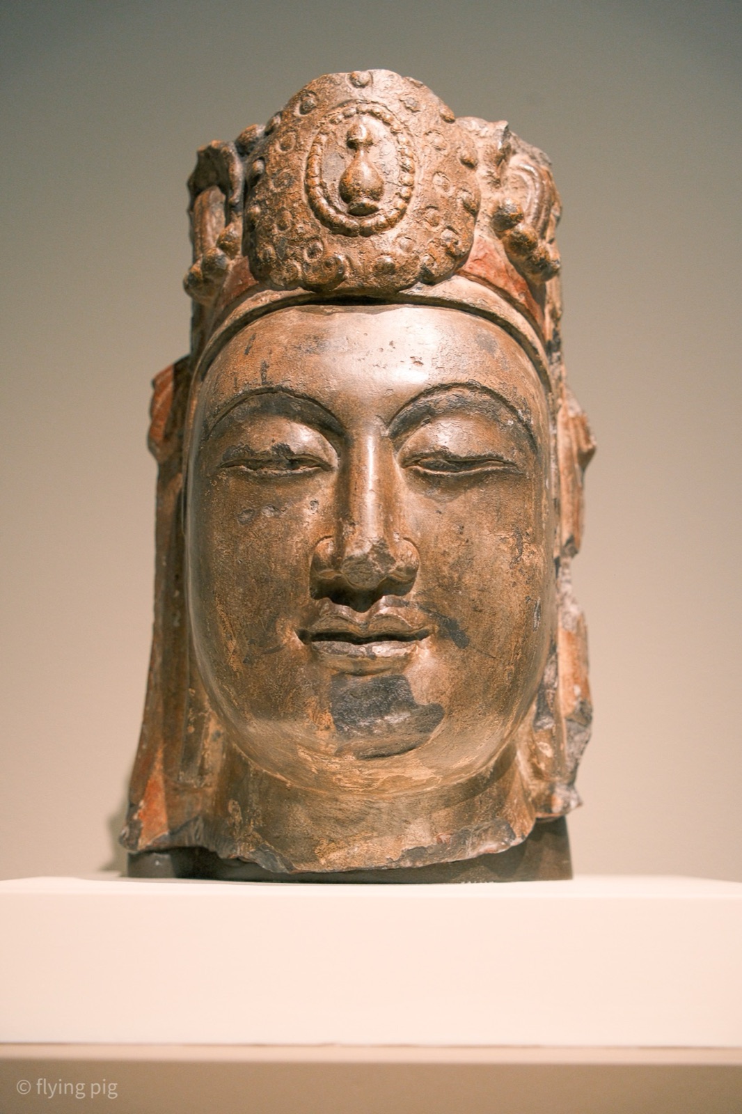 亚洲艺术馆里的佛头像，安静得像从另一个世纪走出来。
